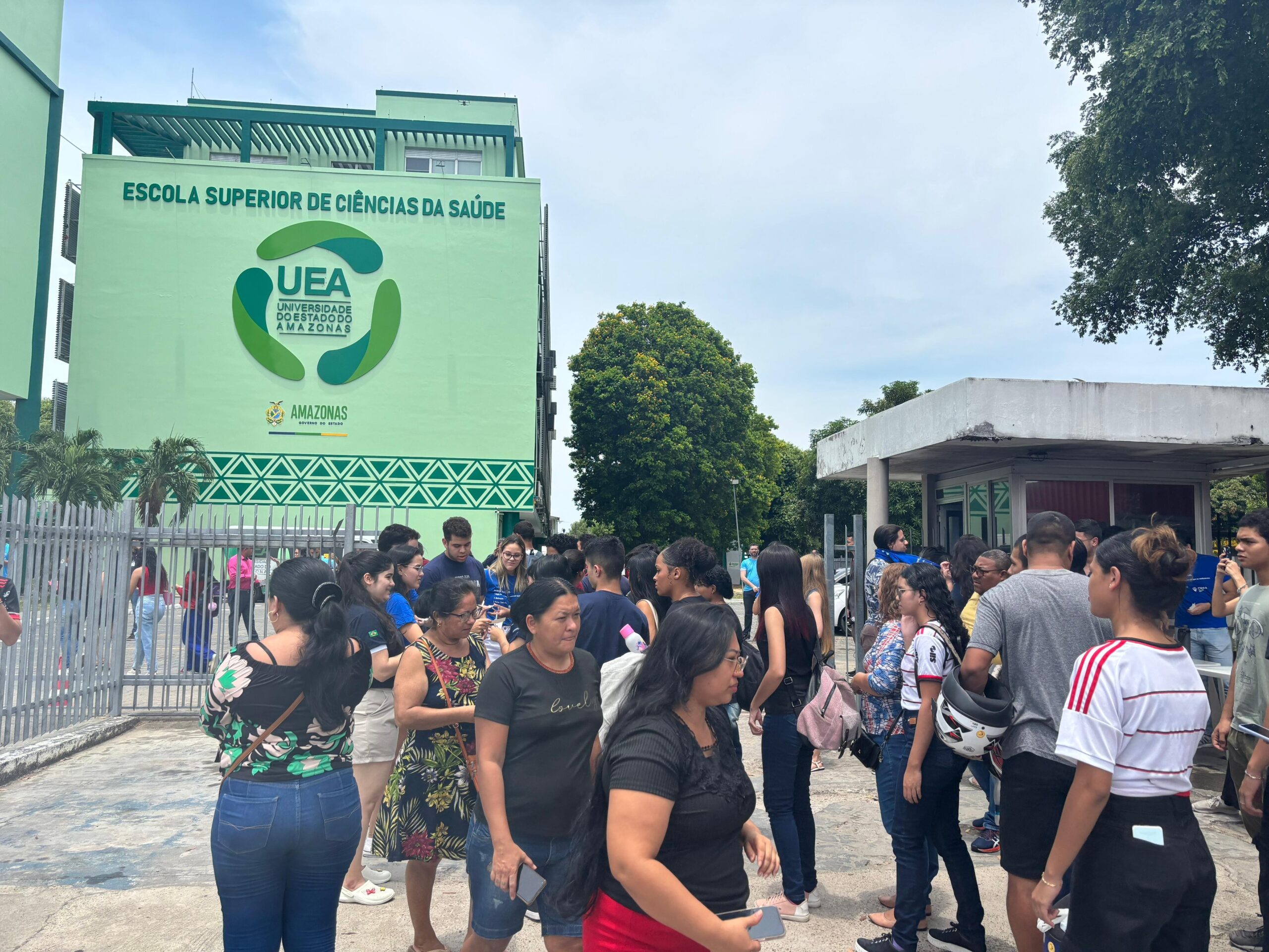 com-quase-40-mil-inscritos-uea-realiza-prova-do-sis-neste-domingo-foto-luciana-torres-rede-amazonica