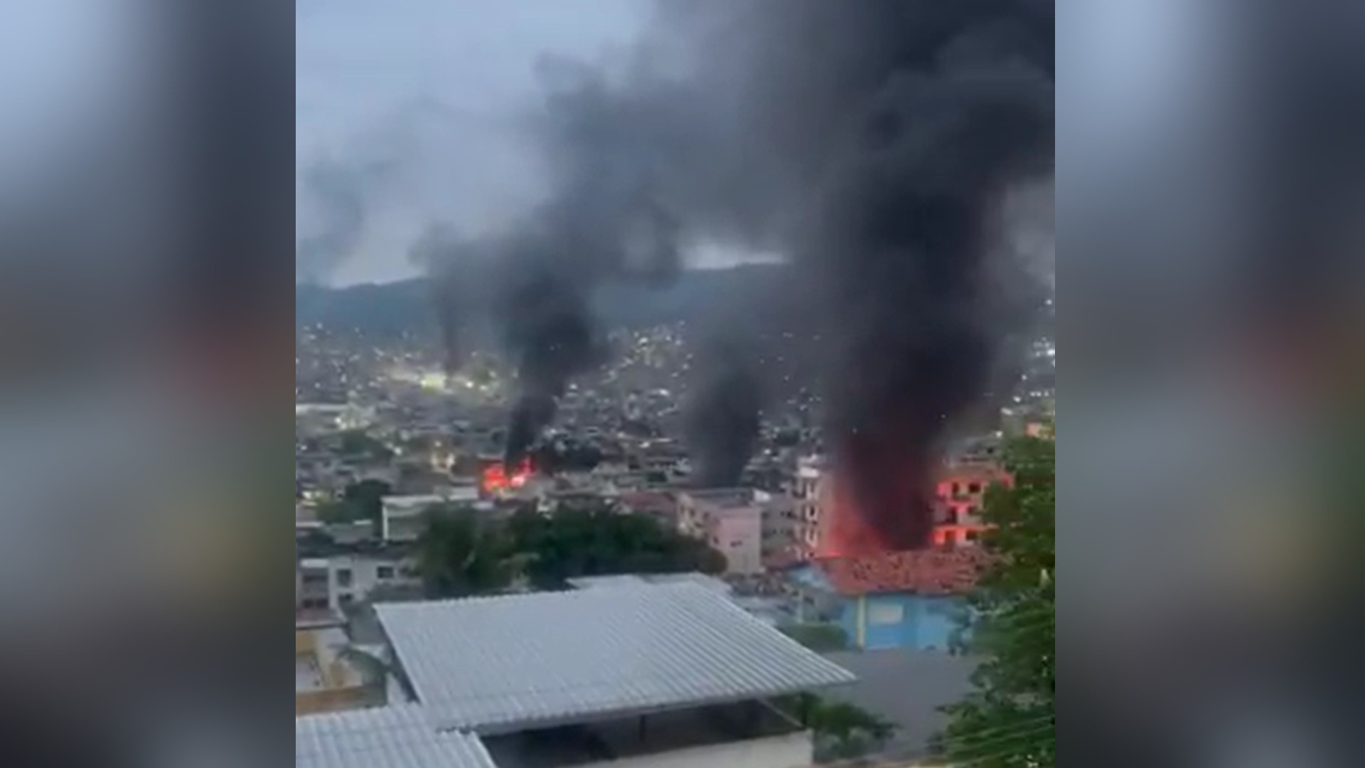 fumaca-e-fogo-durante-megaoperacao-no-rio