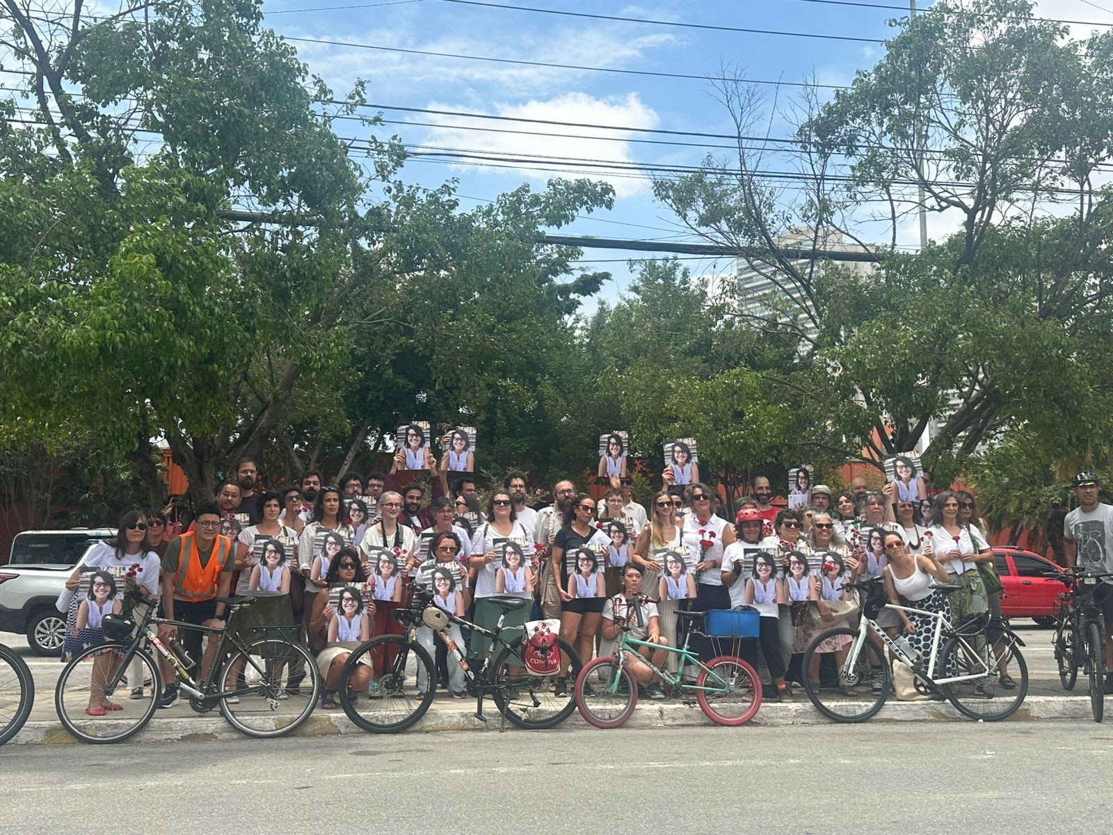 protesto-antes-do-julgamento-do-caso-da-ciclista-marina-harkot