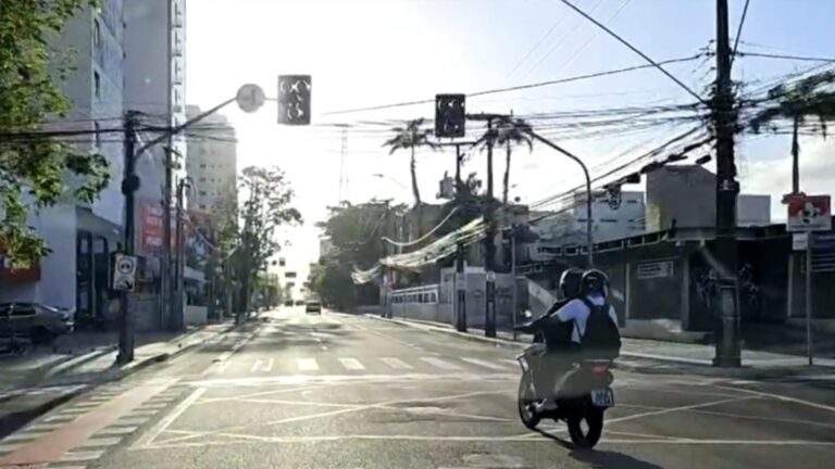 semaforos-apresentam-falha-na-av-antonio-sales-1-