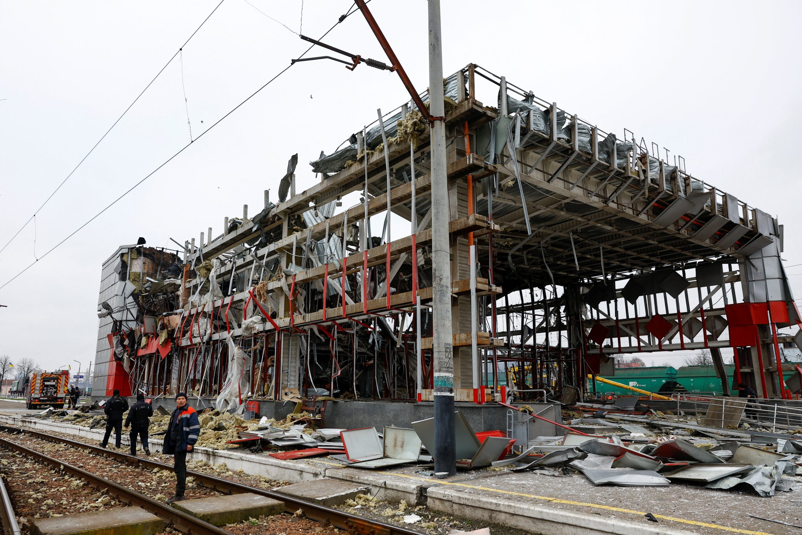 2025-12-06t154402z-1-lynxmpelb50a7-rtroptp-4-ukraine-crisis-attack-kyivregion