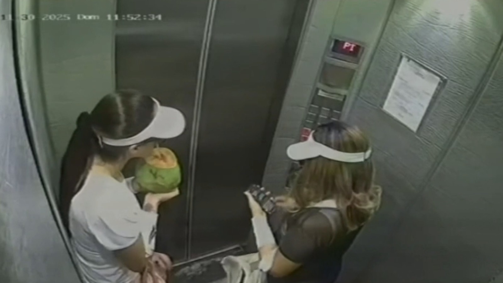 imagens-da-camera-do-elevador-mostram-elas-conversando-antes-do-crime